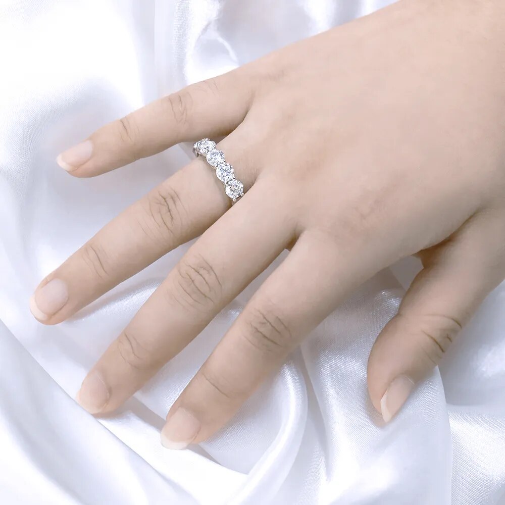 7ct Sparkling Round Cut Moissanite Ring - Elegance in Sterling Silver
