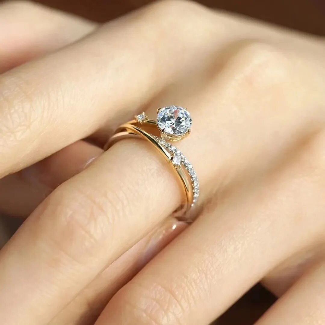 Radiant Circle: Heavenlea Carriers' Sterling Silver Moissanite Ring