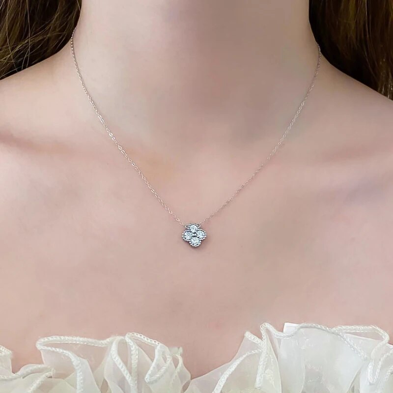 HeavenLea Clover Shine Moissanite Necklace - A Symbol of Everlasting Love and Elegance